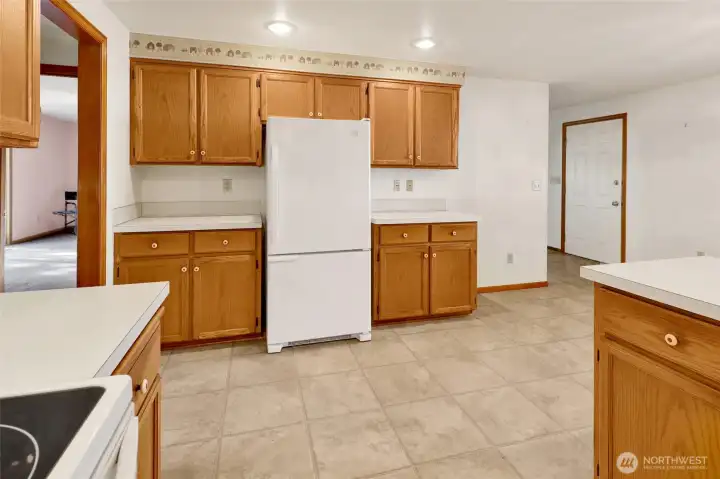 Every cook’s dream—storage, workspace & a welcoming dining room