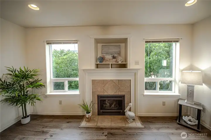 Cozy propane fireplace for those chilly Pacific Northwest evenings