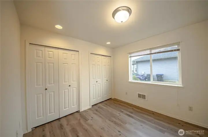 Spacious 3rd bedroom for guests, an office or craft room