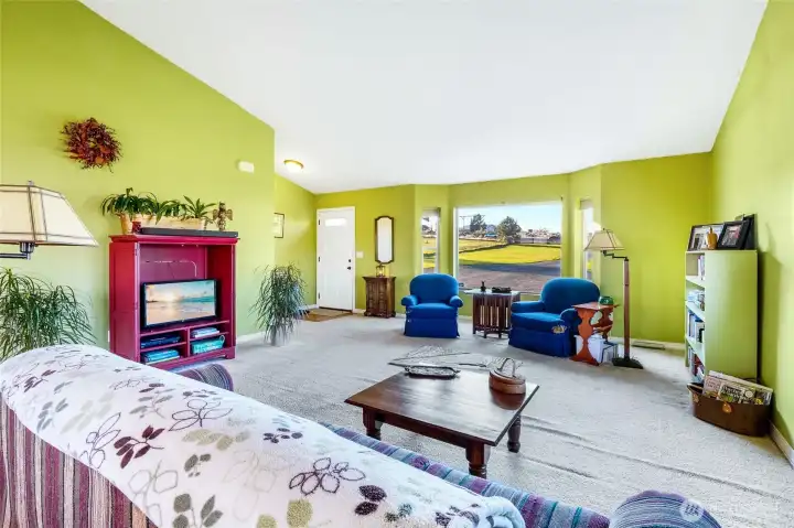 Large living room, welcoming your guests.