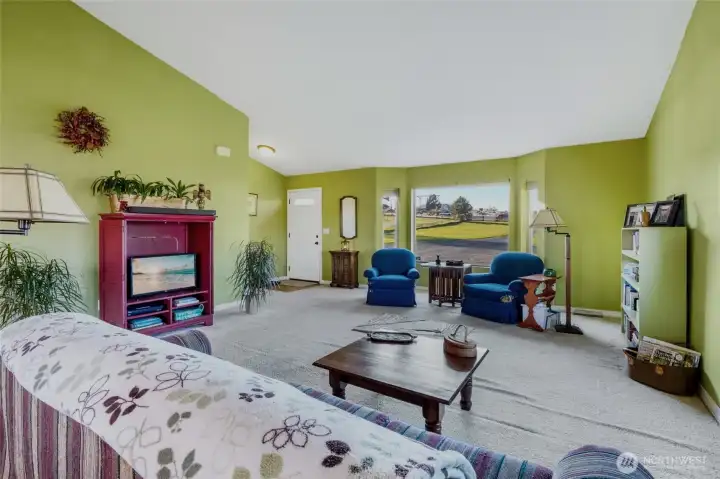 Large living room, welcoming your guests.