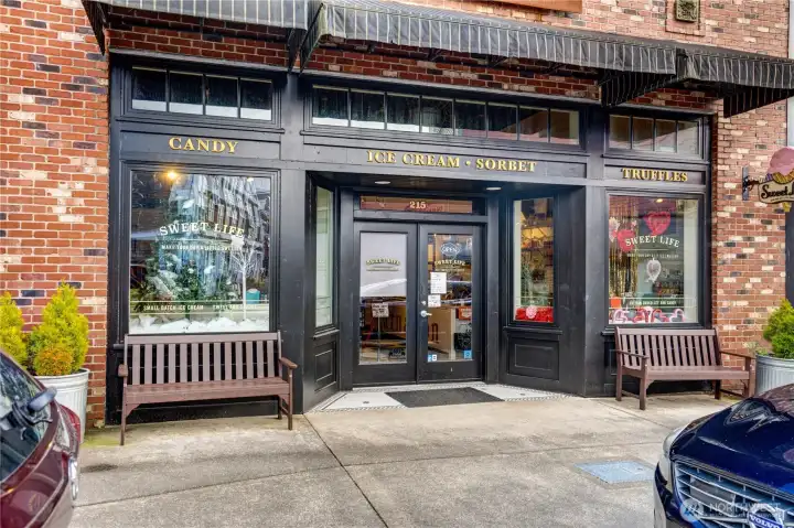 Seabrook was built as a pedestrian-friendly community where a short stroll gets you anywhere you want to go. Ice cream and other delights are always just steps away!