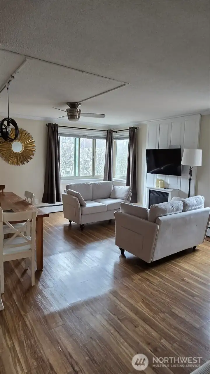 Stellar window views on 2 sides.