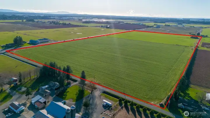 Located between Double Ditch Road and Benson Road.  This 75.1 acres of land comes with a strong water right certificate.