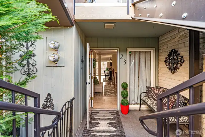 Private entry patio