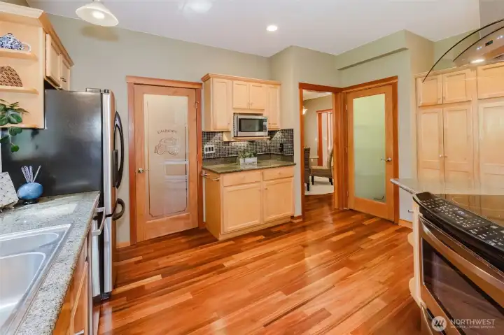 Kitchen has walk in pantry