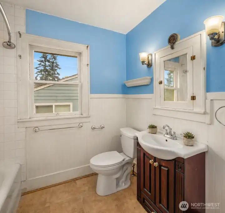Full Bath on Main. Virtually Staged.