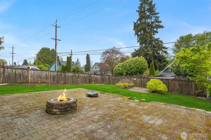 Relax In The Evenings By The Firepit.