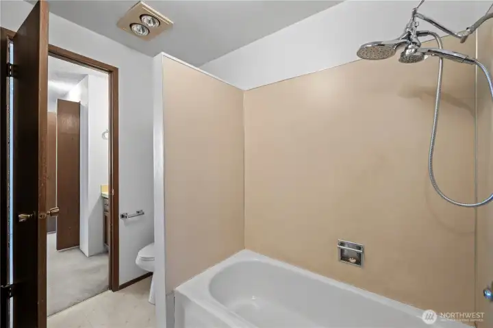 2nd floor "jack 'n' jill" style full bathroom.