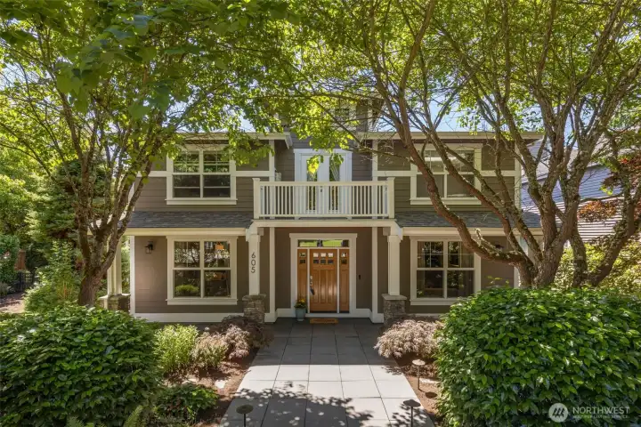 Welcome to the highly desired East of Market neighborhood!