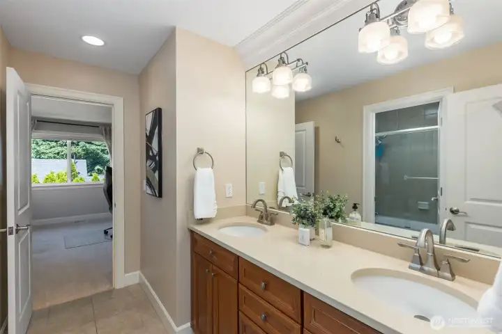 Jack and Jill bath between the two upper level bedrooms.