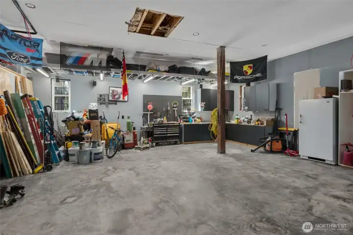 Oversized garage and shop. Repaired water leak lead to some drywall damage. Just needs minor repair. Oversized garage and shop. Repaired water leak lead to some drywall damage. Just needs minor repair.