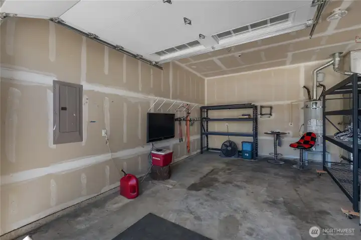 3rd car bay, perfect for an additional vehicle, boat, projects or home gym.