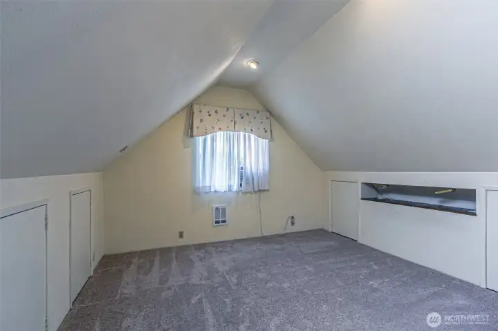 Upstairs bedroom 3