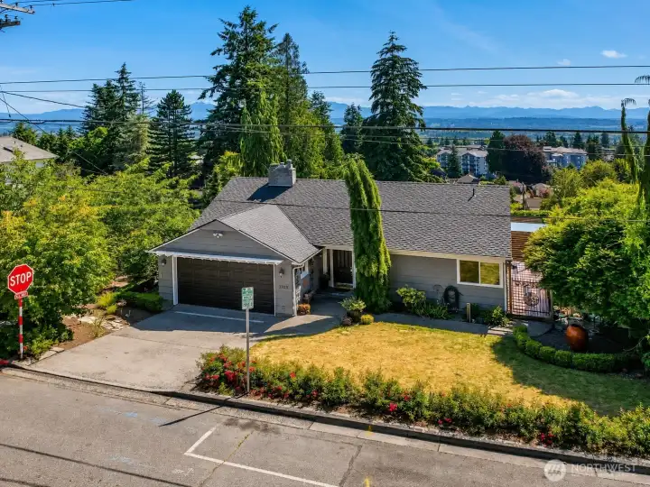 Rucker Hill home with amazing views of the Cascade Mountain Range. Rucker Hill home with amazing views of the Cascade Mountain Range.