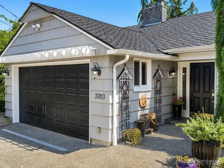 Exterior detail work. Exposed aggregate concrete driveway and walkways Exterior detail work. Exposed aggregate concrete driveway and walkways
