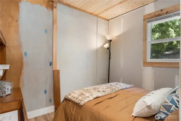 Second Bedroom - Sellers had bunk beds in here for years.