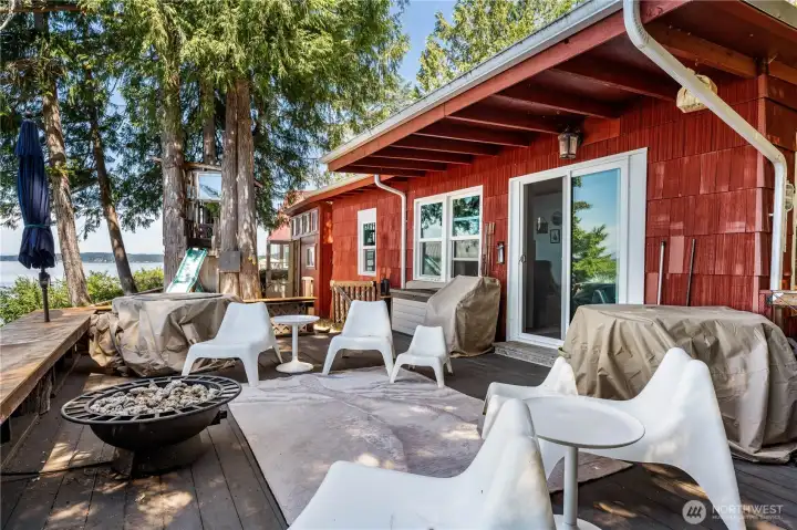 Comfy Deck to watch wildlife, boats sunsets and fireworks!