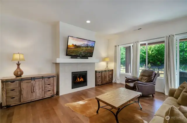 Great room with gas fireplace, engineered hardwood floors and 10' ceilings make this room truly a Great Room!