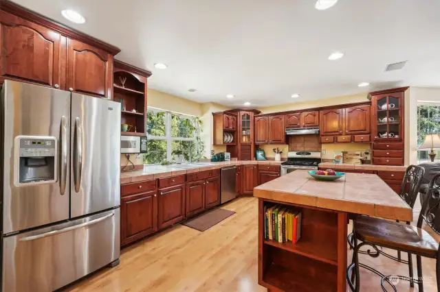 Enjoy stainless appliances & plenty of storage space. Walk in pantry included.