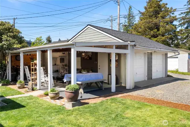 Lives large for outdoor space