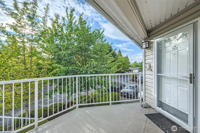 Nice big front deck/balcony off the entrance