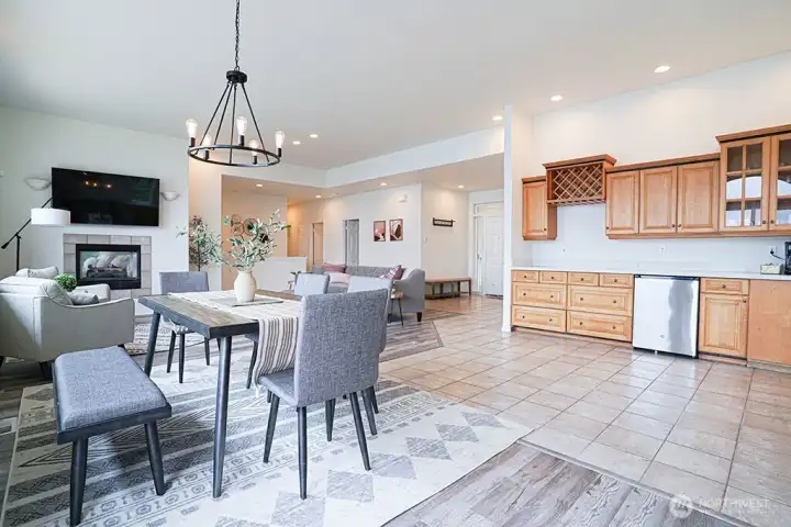 living roomand wetbar