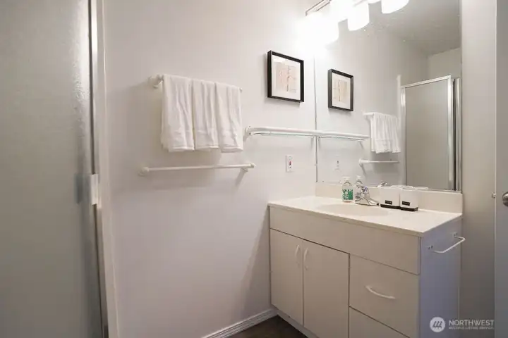 Lower floor bath