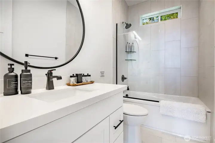 Full guest bath on upper level.