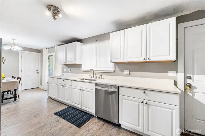 Plenty of space in the kitchen