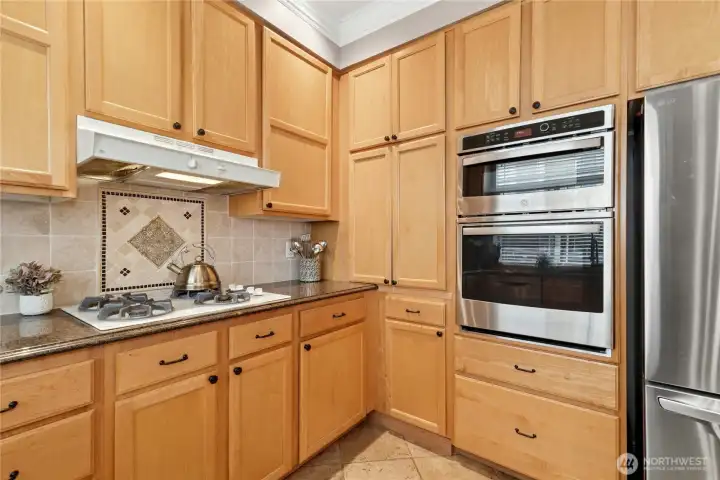 Gas cooktop and Newer Stainless Steel Microwave / Convection Oven Combo