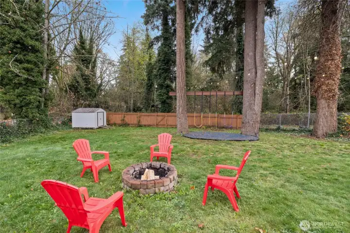 Enjoy the evening around your fire pit