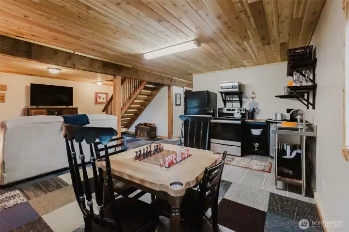 Dining & Kitchen Space