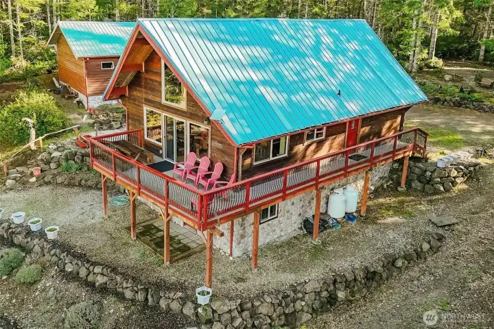 Great view of the wrap around composition deck!