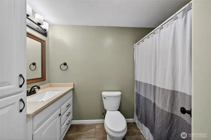 Tastefully updated guest bath with modern finishes and a full tub/shower combination.