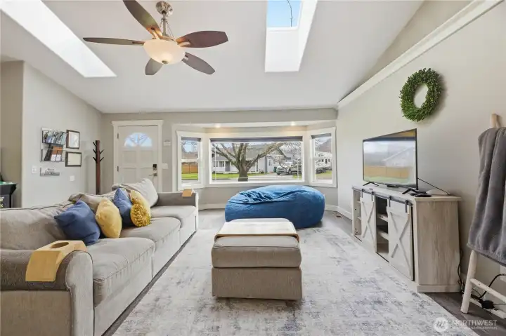 ~Spacious Living Room~