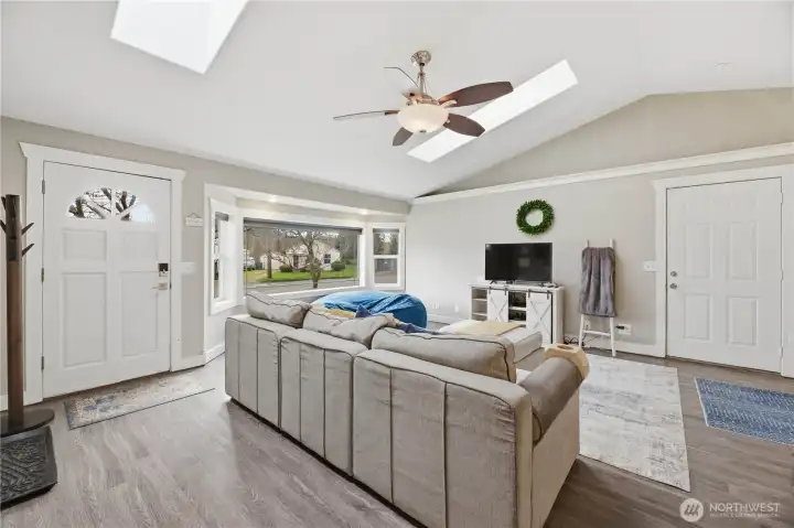 ~Spacious Living Room~