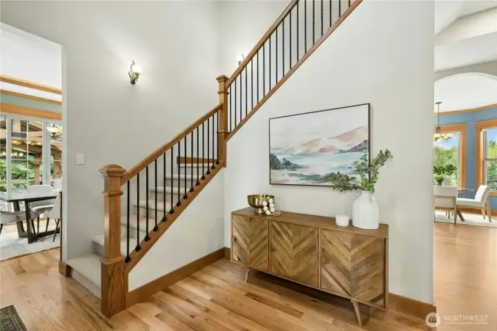 Welcome in. With a circular floor plan on the main floor, you'll find easy central access to the upper and lower levels.