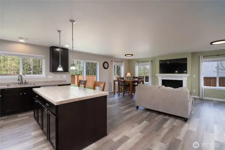 Kitchen Island with bar seating