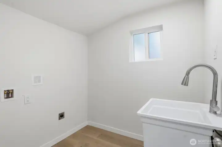 Main floor laundry room behind kitchen