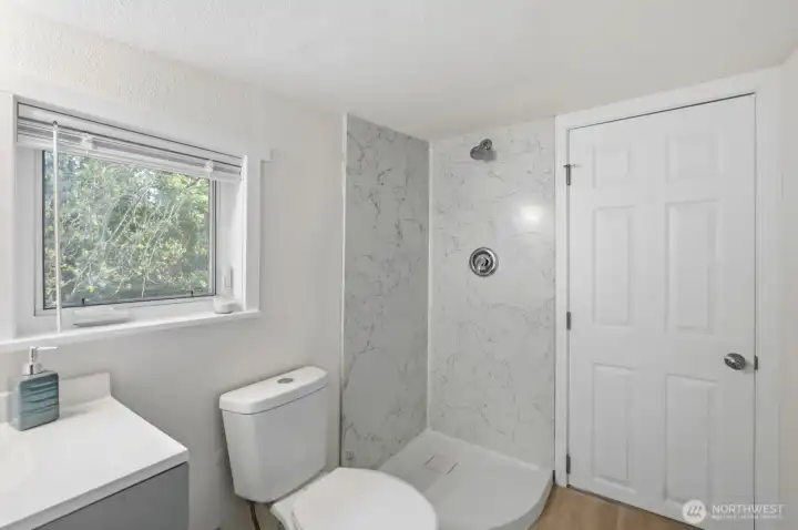Upstairs 3/4 bath