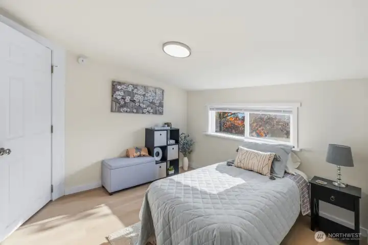 Upstairs bedoom with roomy closet