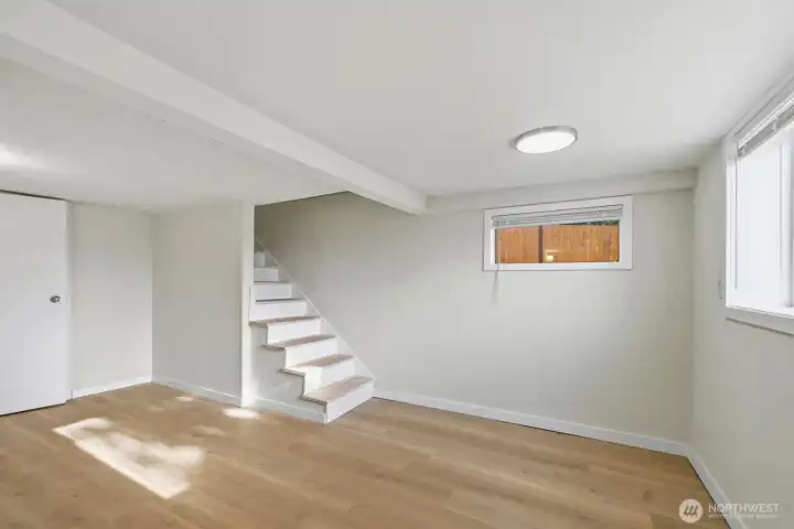 Ground floor bonus room and bedroom with lots of storage space!