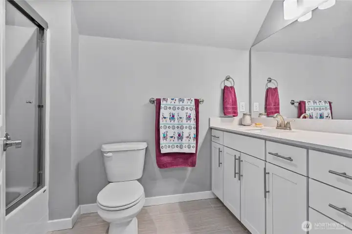 Full upstairs bathroom.