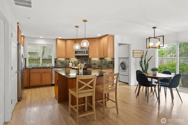 Spacious Kitchen with Eating Space Spacious Kitchen with Eating Space