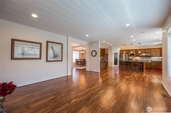 Open concept great for entertaining or just enjoying your daily gatherings. Open concept great for entertaining or just enjoying your daily gatherings.