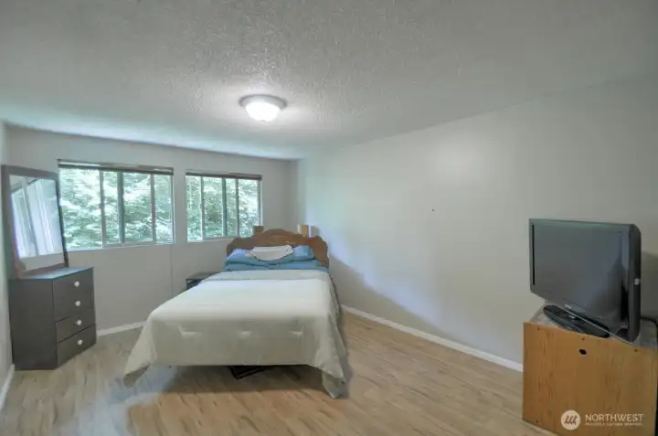 2nd bedroom with large closet