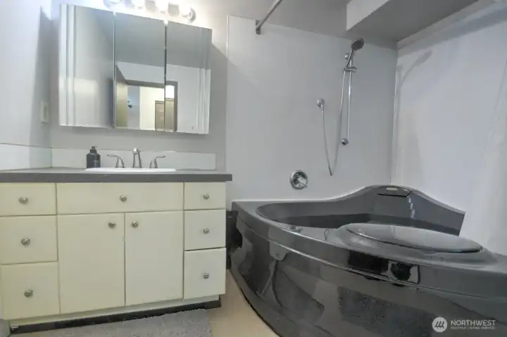 soaking jetted tub