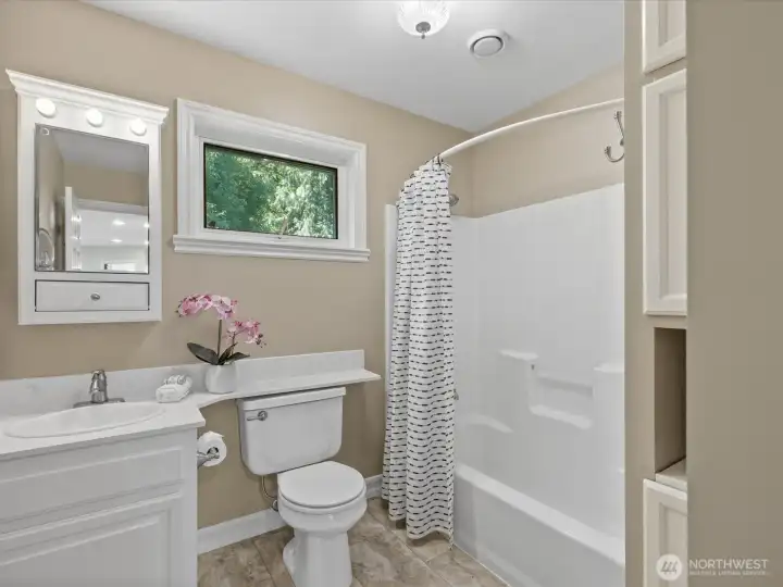 Upstairs full bath