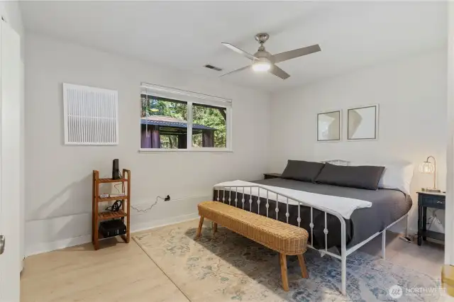 2nd bedroom